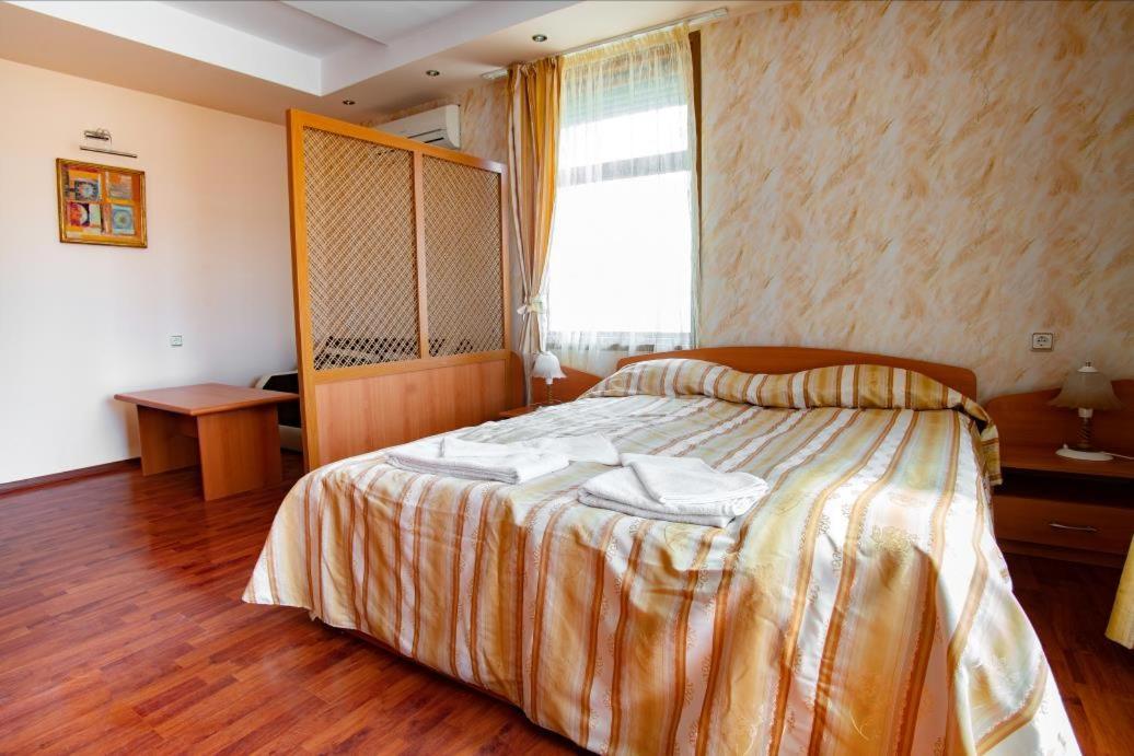 Раѝ Hotel Hisarya Exterior photo