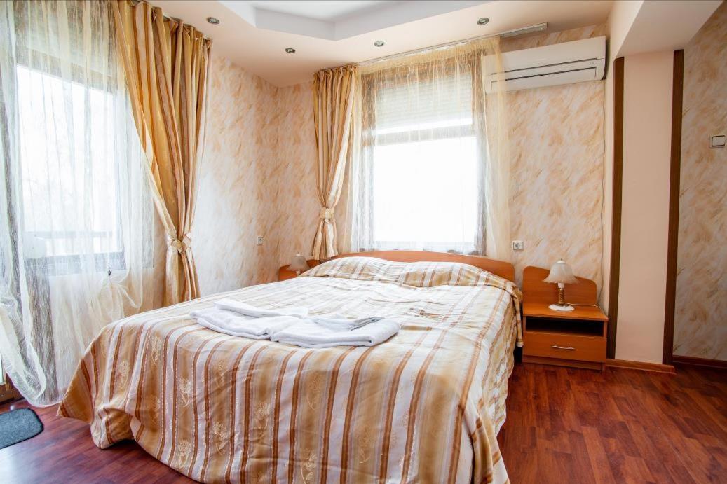 Раѝ Hotel Hisarya Exterior photo